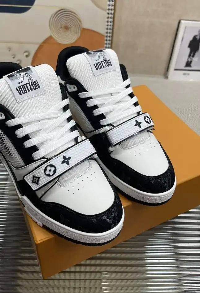 hype Louis Vuitton Sneakers