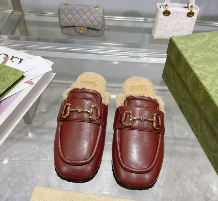 hype Gucci Slippers