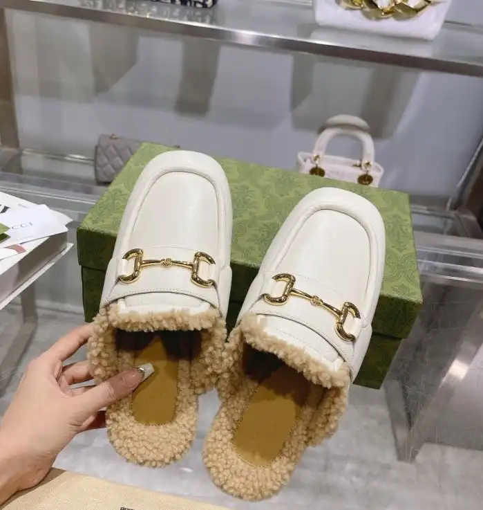 hype Gucci Slippers