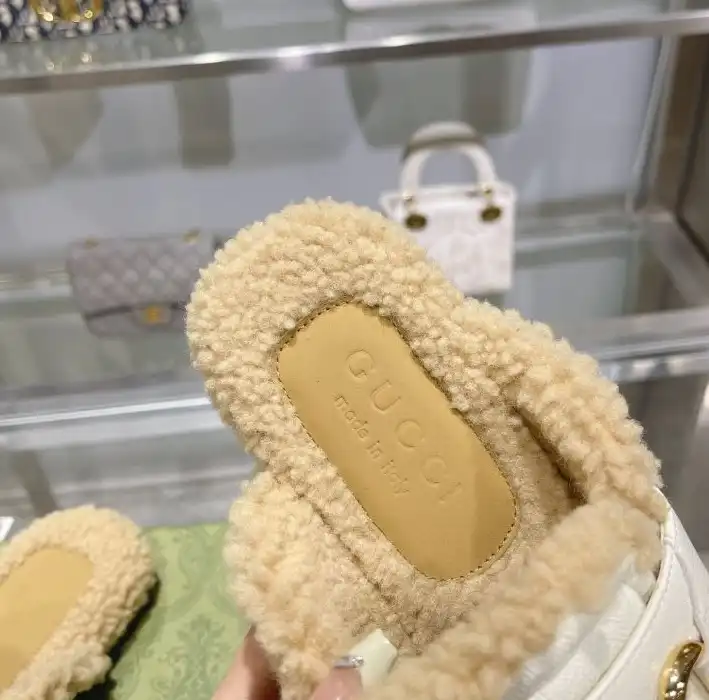 hype Gucci Slippers