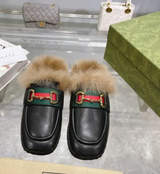 hype Gucci Slippers