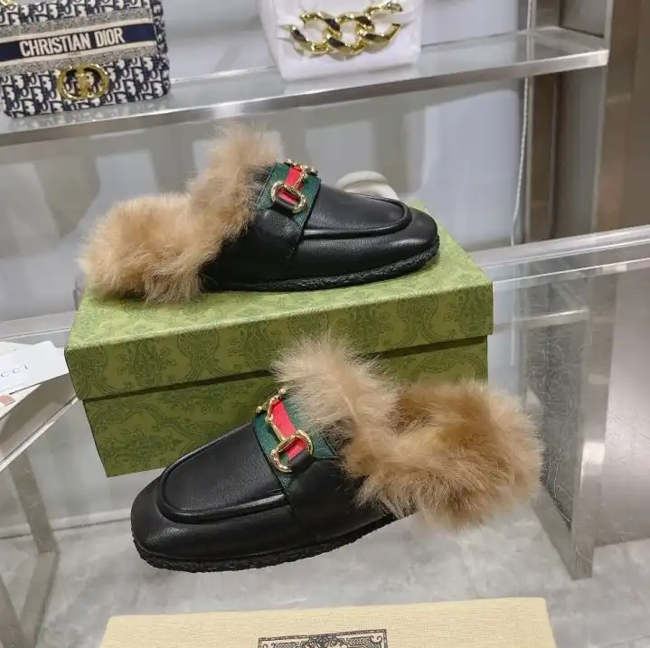 hype Gucci Slippers