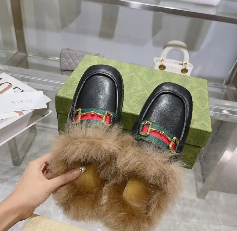 hype Gucci Slippers