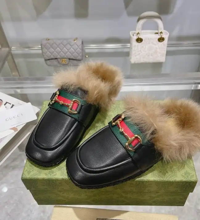 hype Gucci Slippers