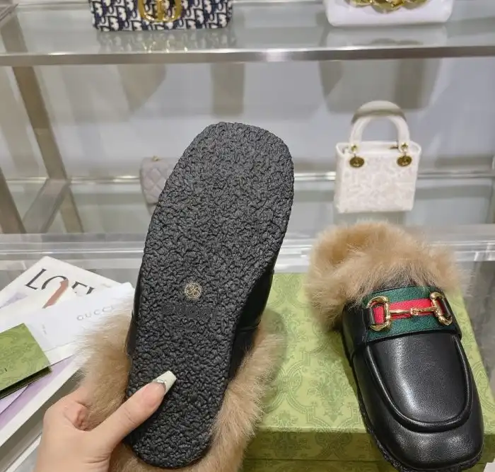 hype Gucci Slippers