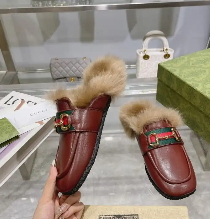 hype Gucci Slippers