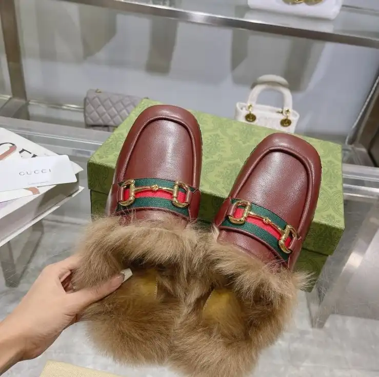 hype Gucci Slippers