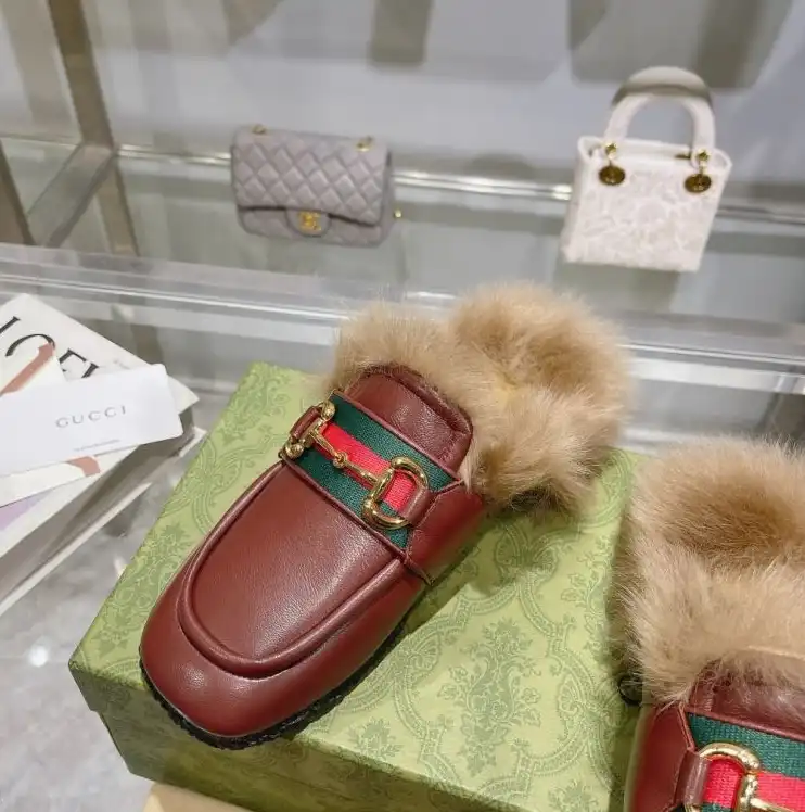 hype Gucci Slippers