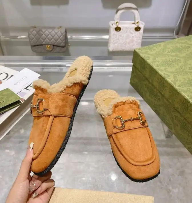 hype Gucci Slippers