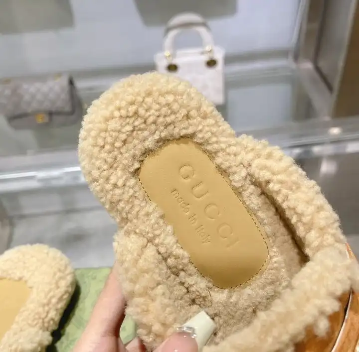 hype Gucci Slippers