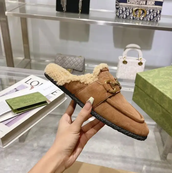 hype Gucci Slippers