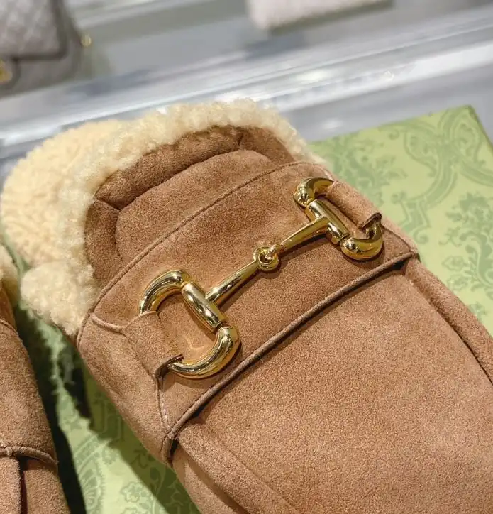 hype Gucci Slippers