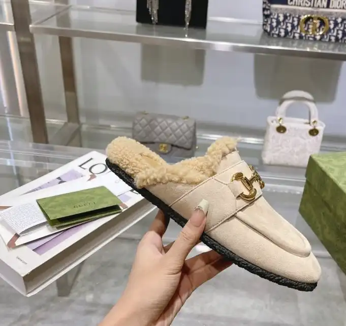 hype Gucci Slippers