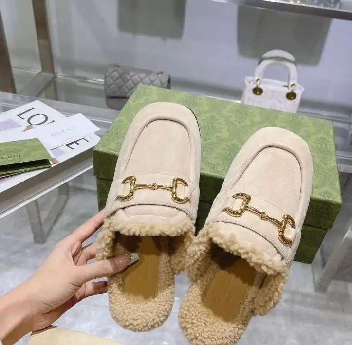 hype Gucci Slippers