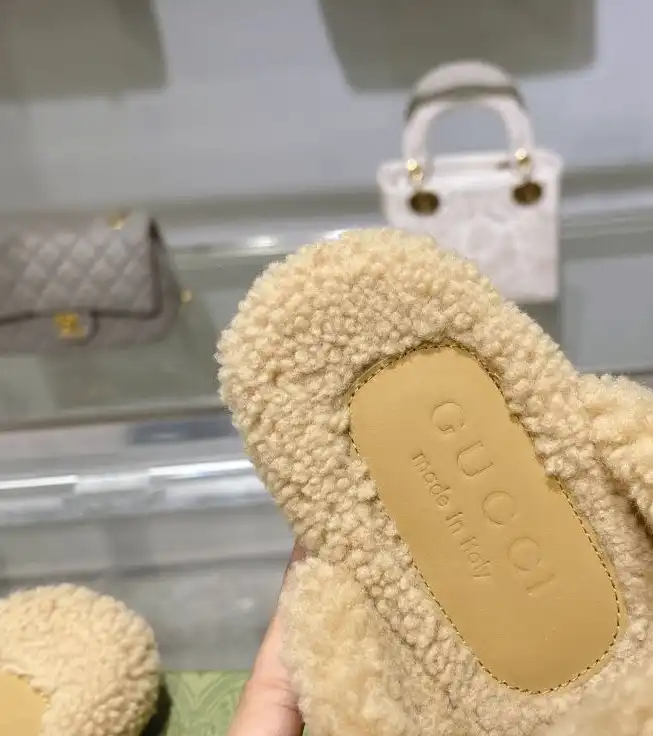 hype Gucci Slippers