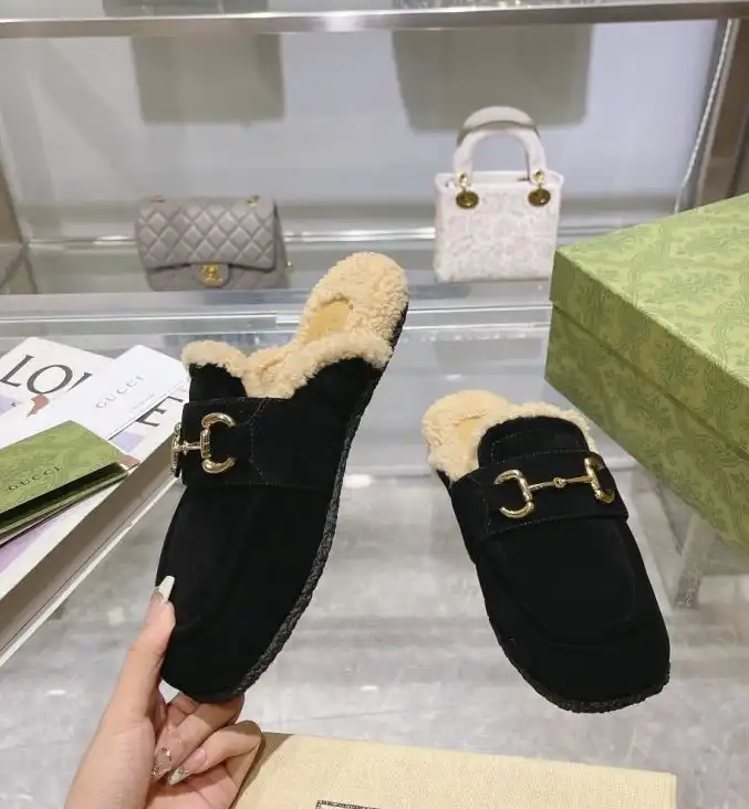 hype Gucci Slippers