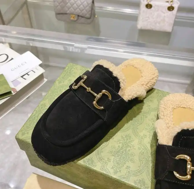 hype Gucci Slippers