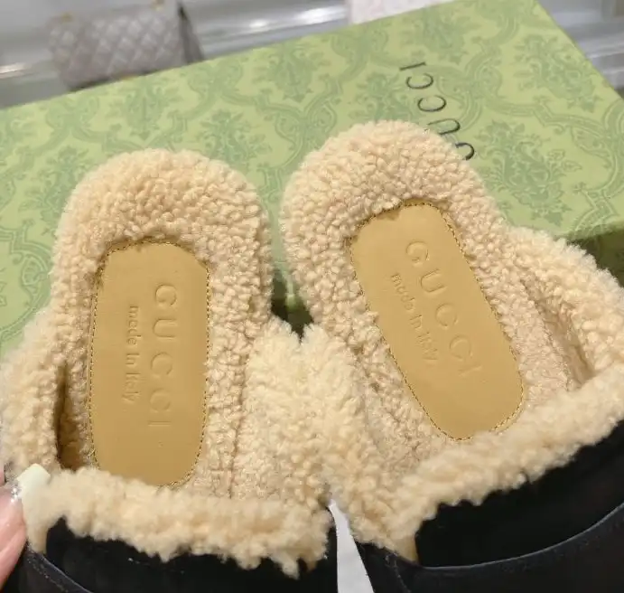 hype Gucci Slippers