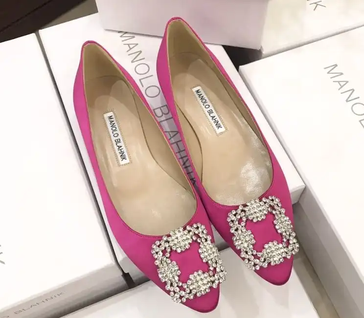 hype Manolo Blahnik flat shoes