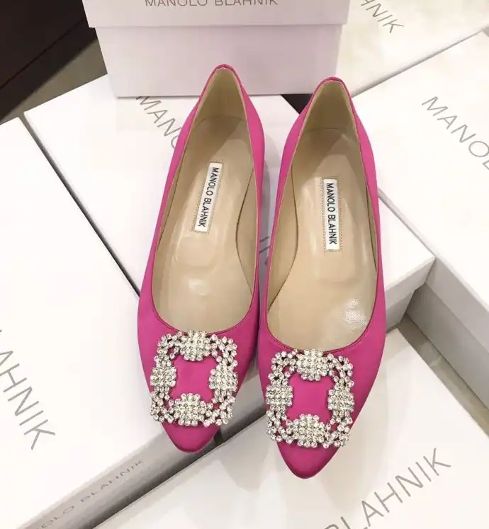 hype Manolo Blahnik flat shoes