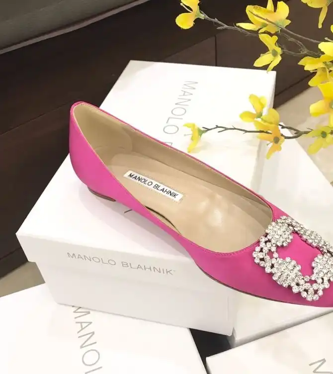 hype Manolo Blahnik flat shoes