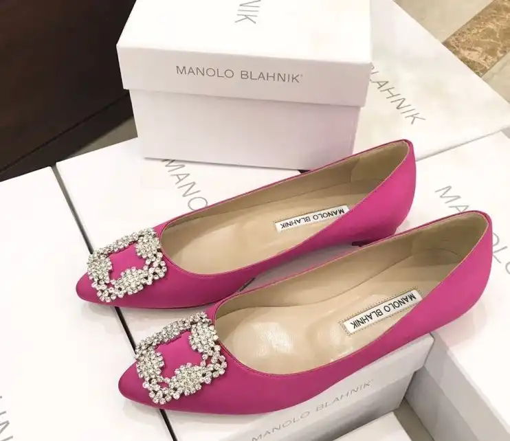 hype Manolo Blahnik flat shoes