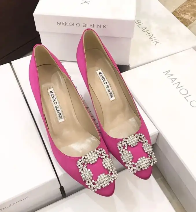 hype Manolo Blahnik flat shoes