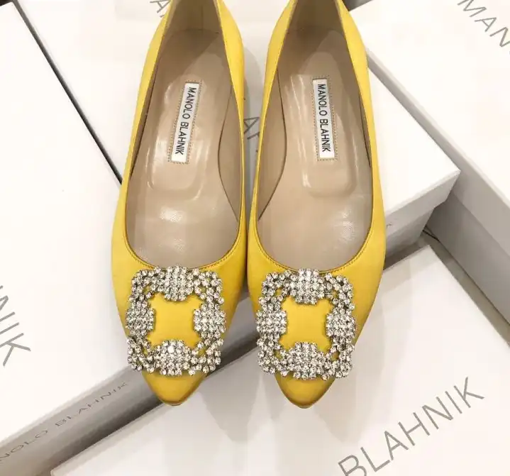 hype Manolo Blahnik flat shoes