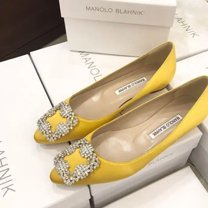 hype Manolo Blahnik flat shoes