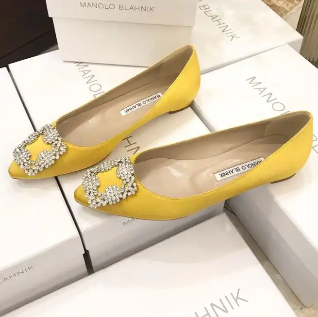 hype Manolo Blahnik flat shoes