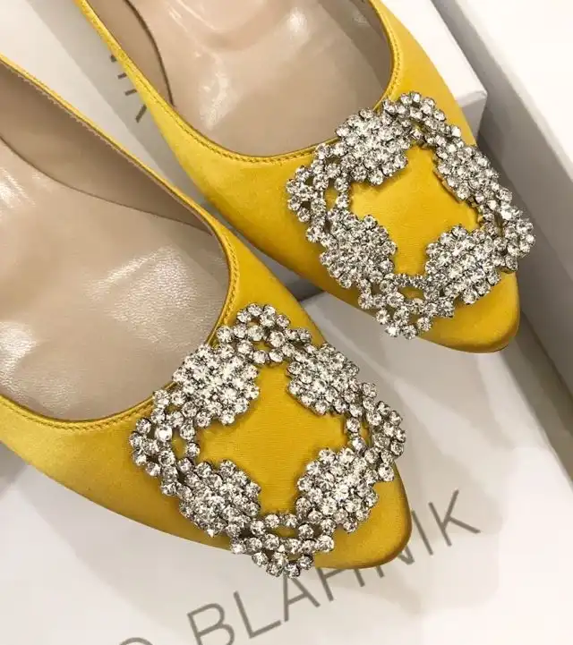 hype Manolo Blahnik flat shoes