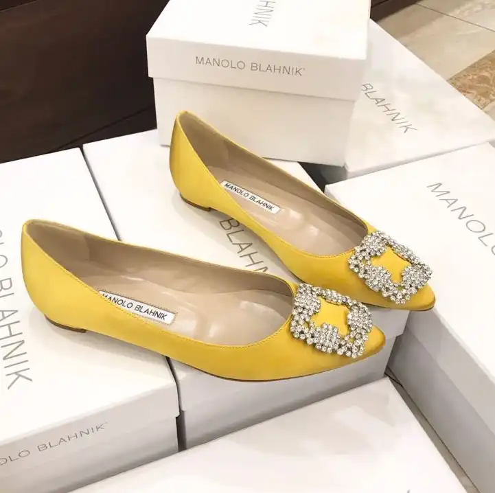 hype Manolo Blahnik flat shoes