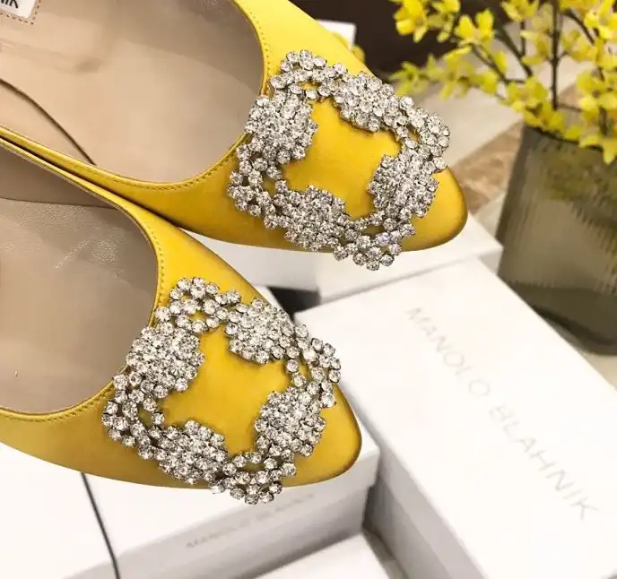 hype Manolo Blahnik flat shoes