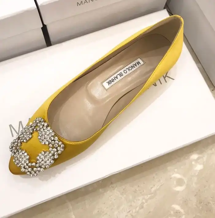 hype Manolo Blahnik flat shoes