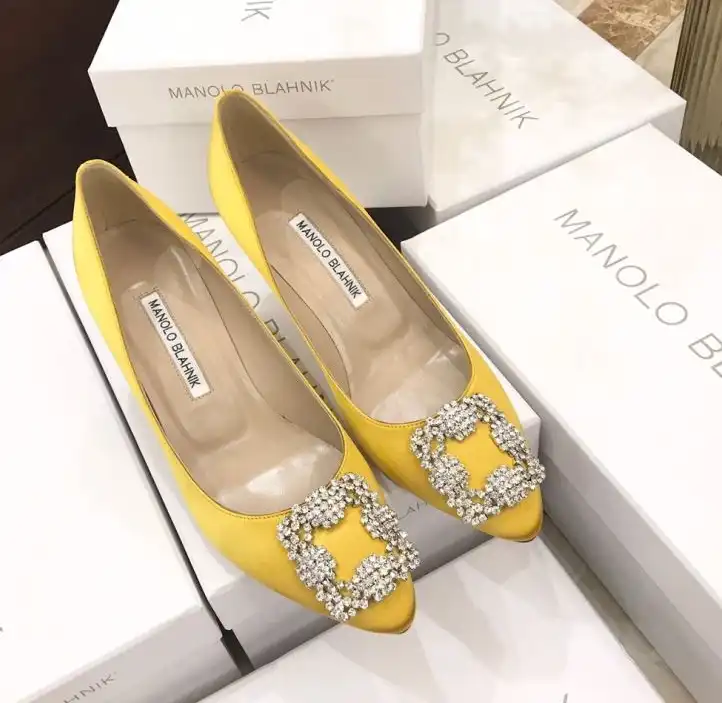 hype Manolo Blahnik flat shoes