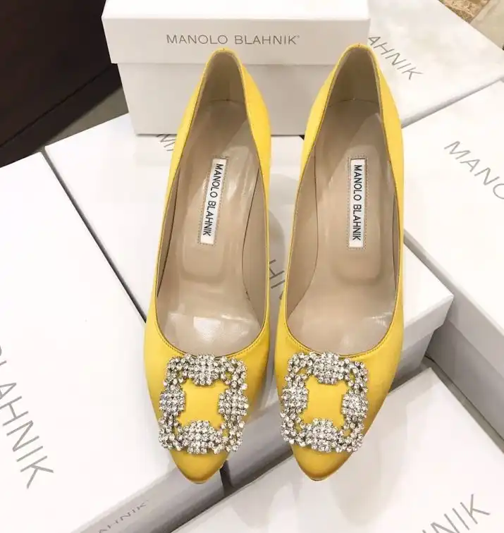 hype Manolo Blahnik flat shoes