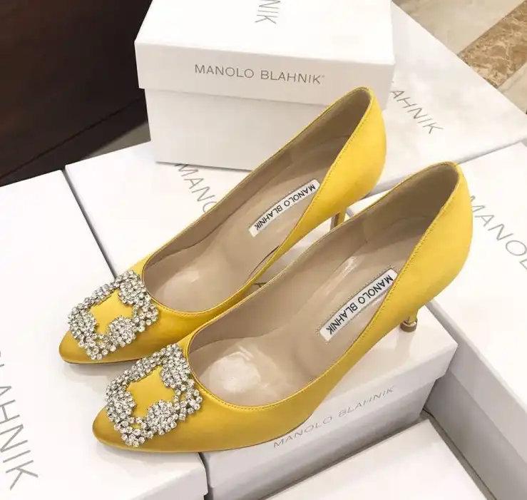 hype Manolo Blahnik flat shoes