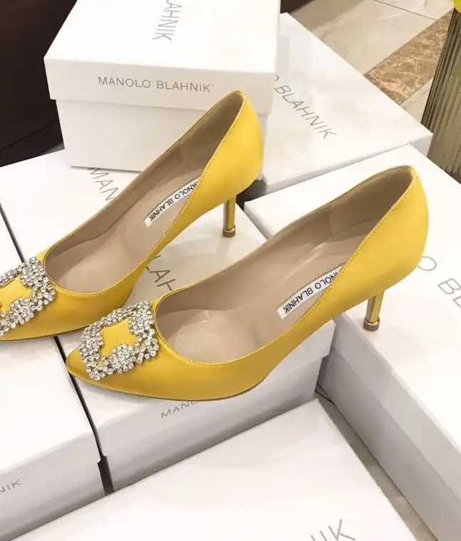 hype Manolo Blahnik flat shoes