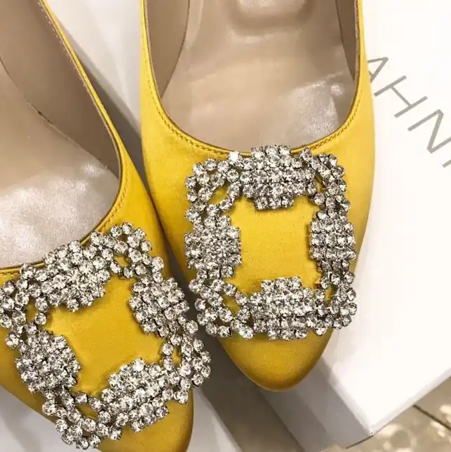 hype Manolo Blahnik flat shoes