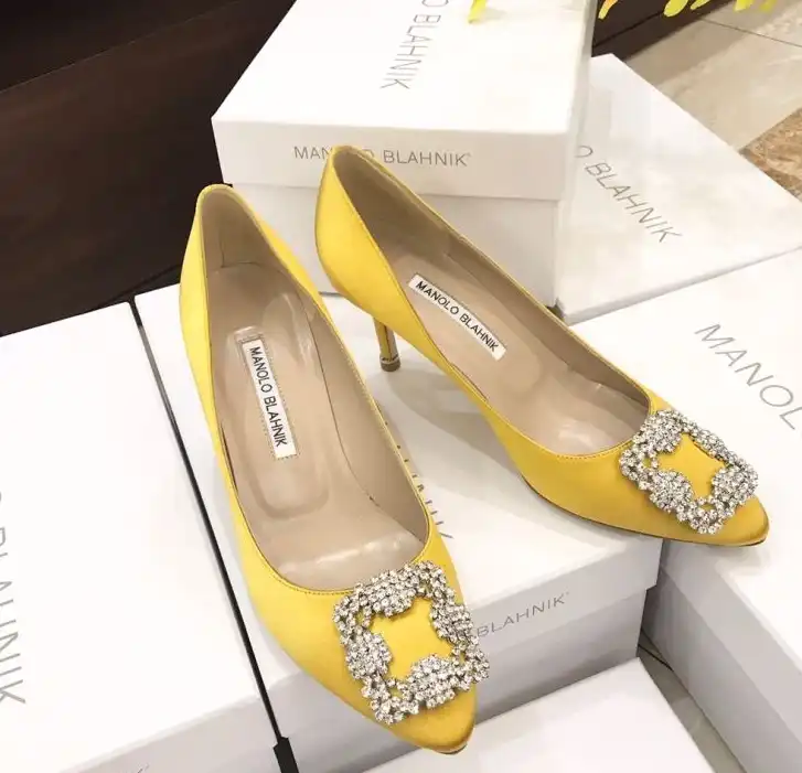 hype Manolo Blahnik flat shoes