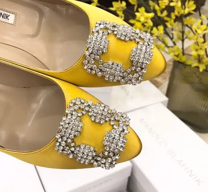 hype Manolo Blahnik flat shoes