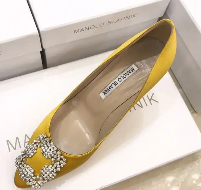 hype Manolo Blahnik flat shoes