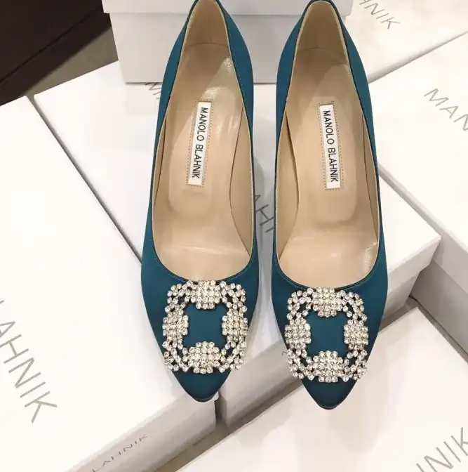 hype Manolo Blahnik flat shoes