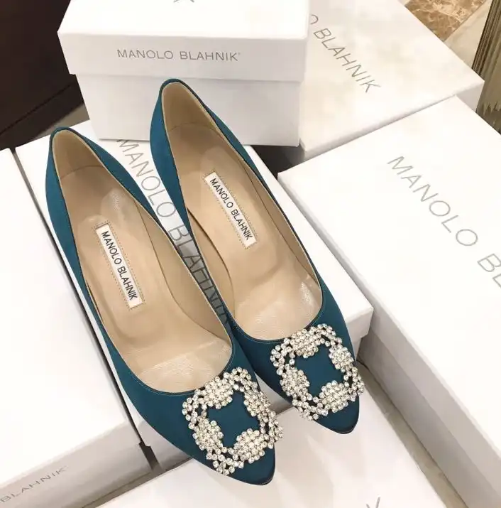 hype Manolo Blahnik flat shoes