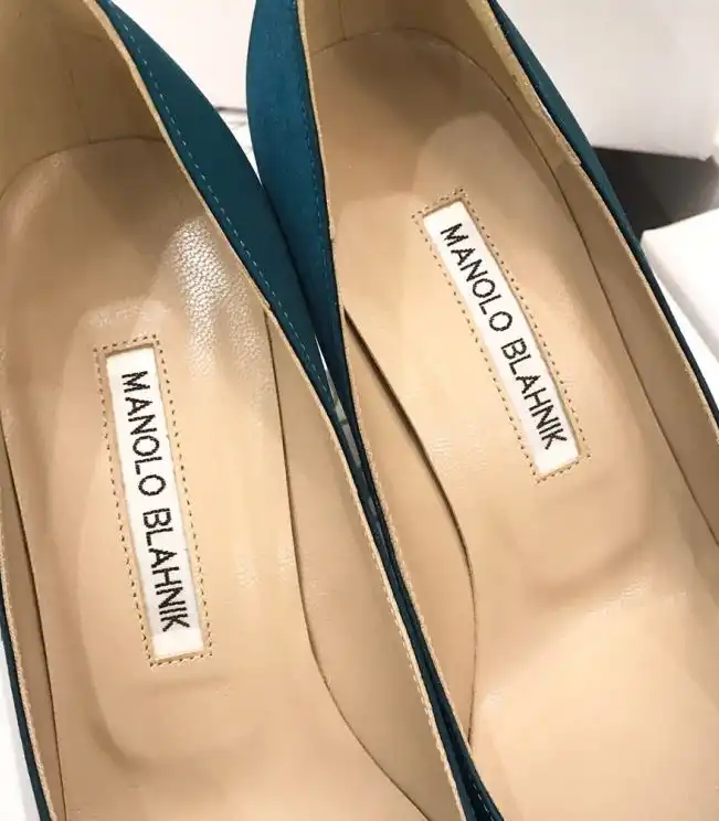 hype Manolo Blahnik flat shoes