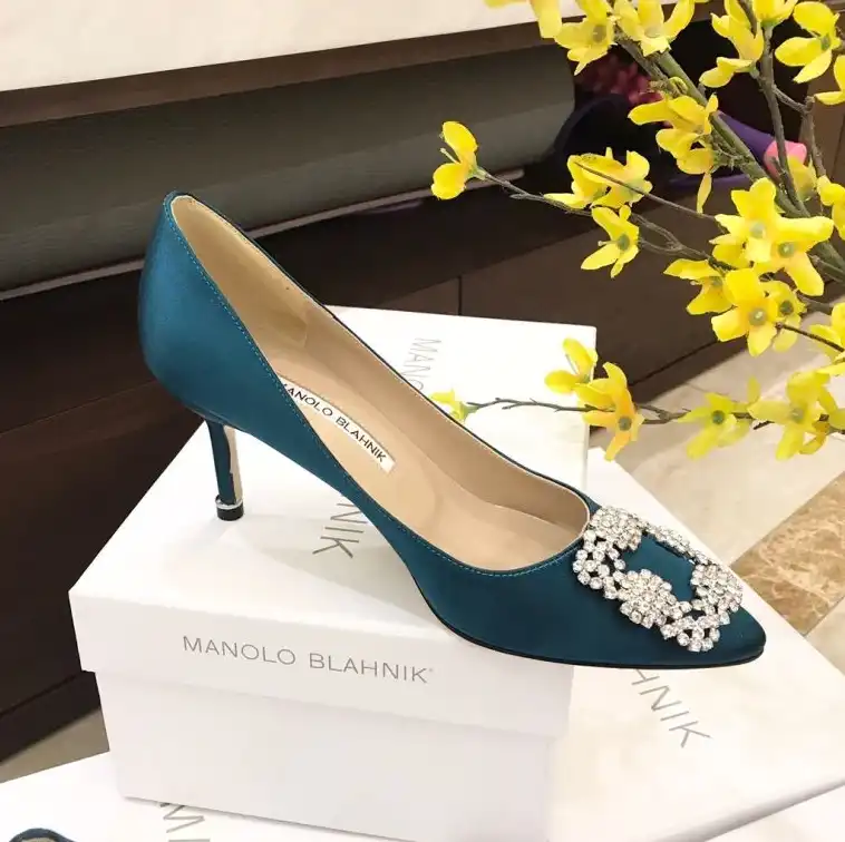 hype Manolo Blahnik flat shoes