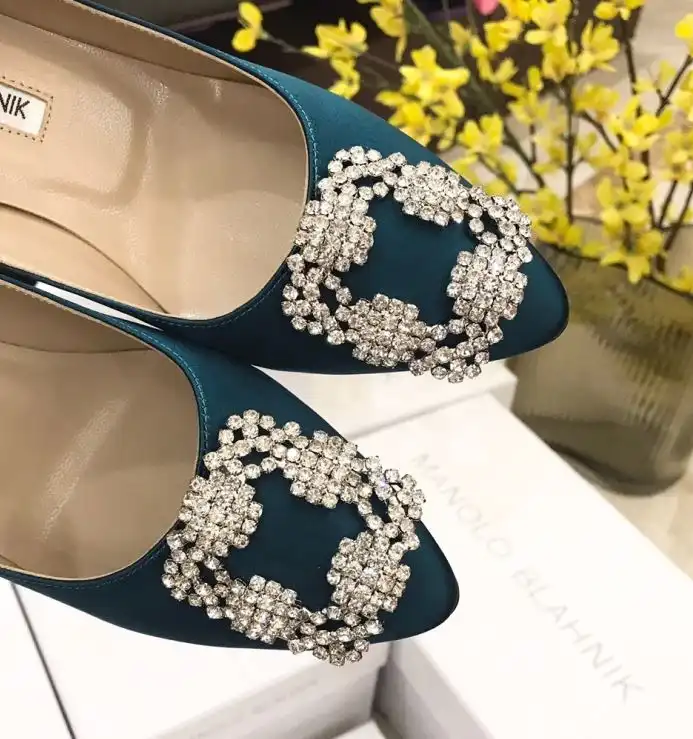 hype Manolo Blahnik flat shoes