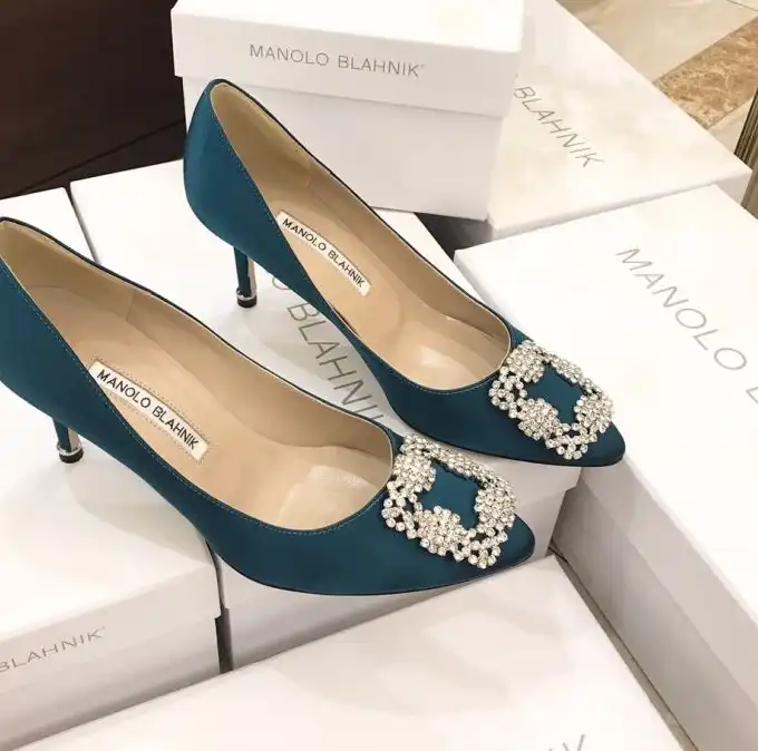 hype Manolo Blahnik flat shoes