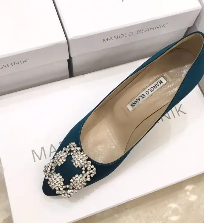 hype Manolo Blahnik flat shoes