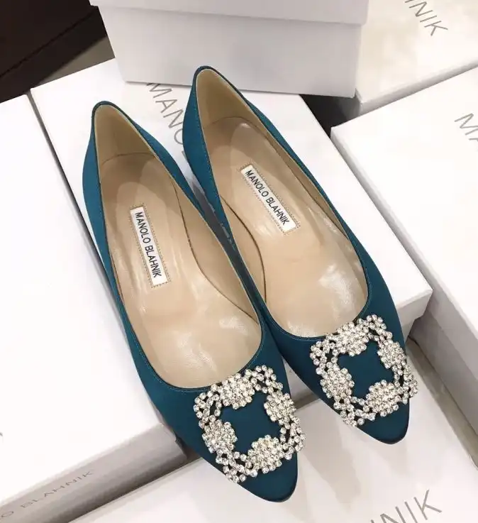 hype Manolo Blahnik flat shoes